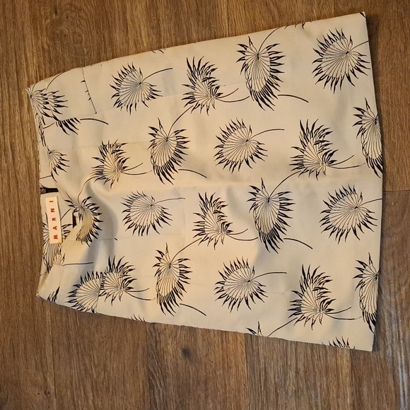 Marni Leaf Embroidered Skirt. Made in Italy - Picture 5 of 11